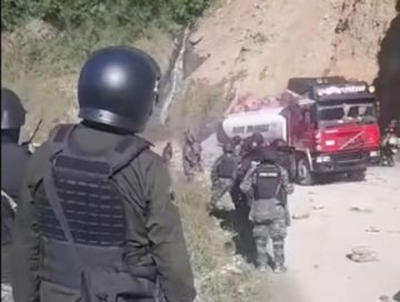 Policía informa que logró habilitar el paso de 76 cisternas y 7 camiones con GLP hacia Caranavi