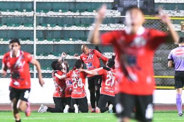 El festejo de los jugadores de la banda roja.