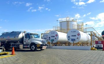 YPFB avisa que bloqueos en La Paz restringen combustible de aviación 
