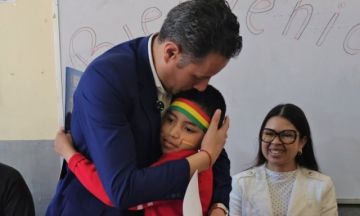 Lara llega a Sucre y entrega pronunciamiento internacional por el 25 de Mayo