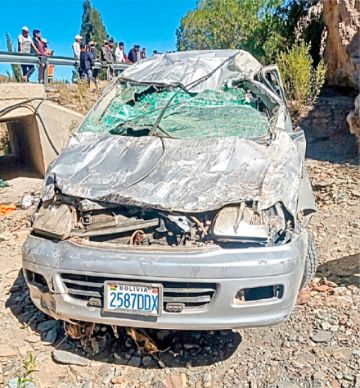 Vuelco deja un muerto y nueve heridos