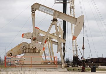 El petróleo de Texas sube un 4 %, hasta 105,42 dólares, con la vista puesta en Irán