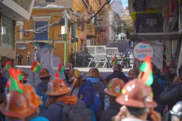 Gobierno anuncia acuerdo con cooperativistas mineros tras jornada violenta