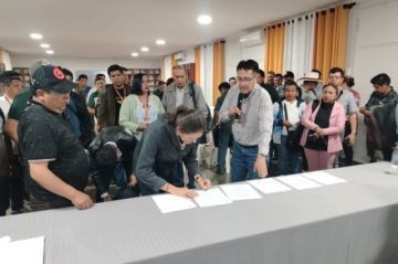 Gobierno y maestros rurales firman acuerdo y suspenden medidas de presión 