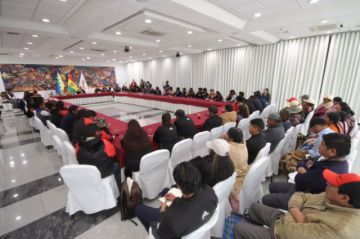 Gobierno plantea “diálogo productivo” a sectores que mantienen bloqueos y protestas