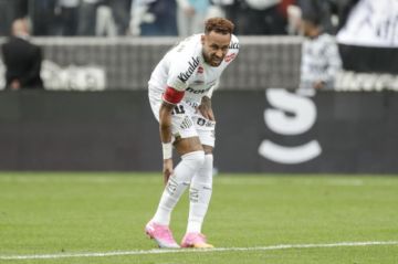 Neymar sufre una nueva lesión pero se presentará en condiciones con Brasil, dice médico