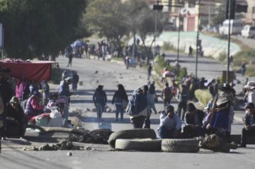 Los conflictos sociales vuelven a bloquear el fútbol boliviano