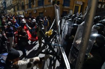 Una nueva marcha de la COB rodea la plaza Murillo