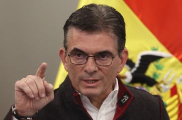 “Seguiremos firmes con el diálogo”, señala Paz en la posesión del nuevo ministro