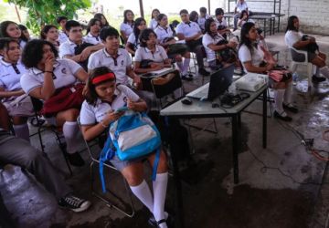 El Congreso de Ciudad de México regula el uso de celulares en escuelas primarias y secundarias