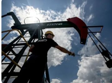 El petróleo brent sube más del 3 % y el precio del barril se sitúa en 106 dólares