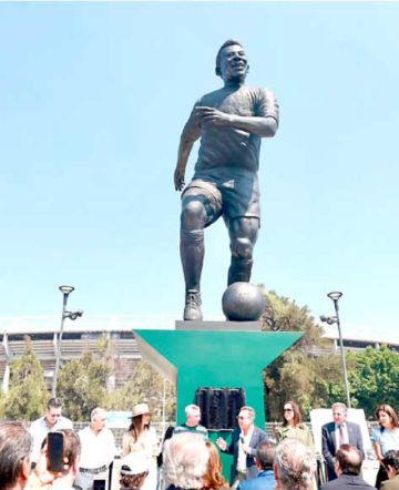 Escultura de Pelé  fue inaugurada  en Guadalajara