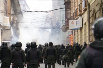 Tensión en el centro paceño por reactivación de protestas y fuerte despliegue policial