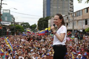 «Delcy Rodríguez se va, eso no está en duda», afirma María Corina Machado ante venezolanos en Panamá
