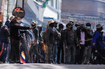 Seis regiones de Bolivia afrontan 59 bloqueos tras el fracaso del operativo de despeje de ruta