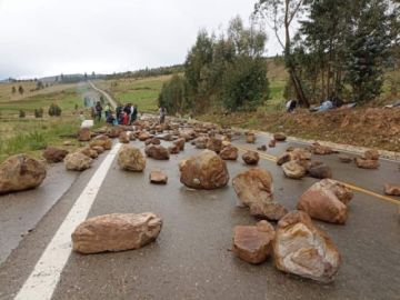 Cochabamba: Transportistas denuncian destrozos en sus unidades en puntos de bloqueo