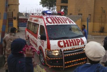 Una explosión contra un tren en Pakistán deja 29 muertos y 102 heridos 