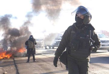 Operativo se topa con violenta resistencia de los bloqueadores