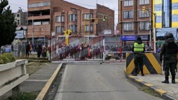 Debido a bloqueos no hay salidas ni ingresos al aeropuerto de El Alto