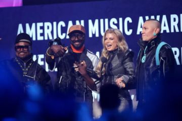Fergie se reencuentra con Black Eyed Peas en los AMAs 2026