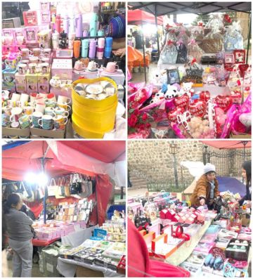 Comercio expone productos a horas del Día de la Madre