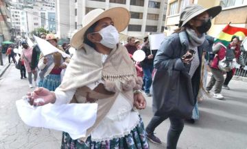 Bloqueos asfixian a varios sectores en La Paz y El Alto