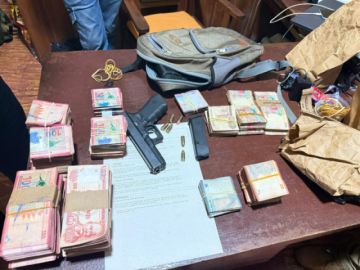 Beni: Hallan más de Bs 1,1 millones, 121.000 dólares y un arma en una encomienda