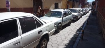 En Potosí se forman largas  filas para comprar gasolina