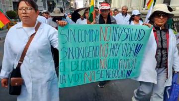 Marcha de salubristas en La Paz pide pausa humanitaria de cinco días en los bloqueos