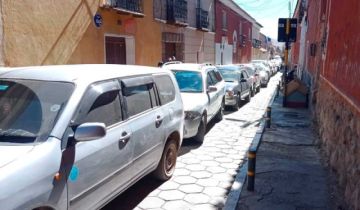 Crecen las filas para gasolina y los choferes sienten el impacto en su economía