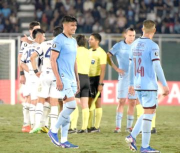 Bolívar perdió como local y jugará la sudamericana