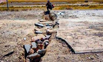 La Paz: Gobierno denuncia que bloqueadores cavan zanjas en la carretera