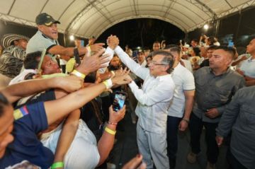Petro llama a votar en las elecciones y asegura que definirán “el futuro real de Colombia”