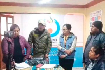 Taxista devuelve Bs 6.000 olvidados por adultos mayores y conmueve