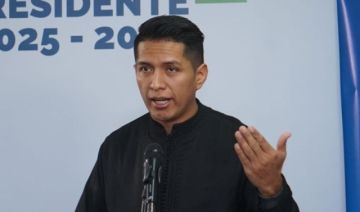 Andrónico reaparece y propone adelantar el referéndum revocatorio