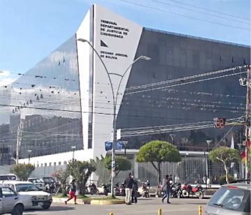 Dan 22 años de cárcel a un argentino por  violación de su hijastra