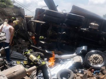 México: Accidente automovilístico en Tegucigalpa deja 12 personas heridas