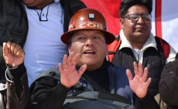 Reaparece Mario Argollo, máximo líder de la COB, en cabildo de El Alto