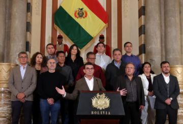 Ministros salen del Palacio de Gobierno tras reunión con el presidente Paz