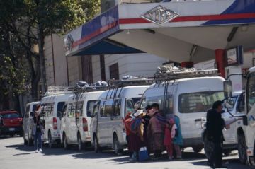 Choferes de La Paz anuncian paro movilizado desde el lunes y exigen la renuncia de Rodrigo Paz