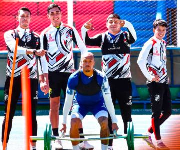 La banda roja continúa su trabajo para el duelo con Aurora