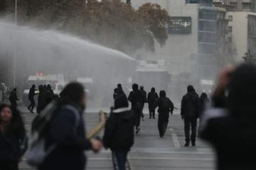 Marcha en contra de Kast deja 35 detenidos, varios heridos y críticas contra la dureza policial