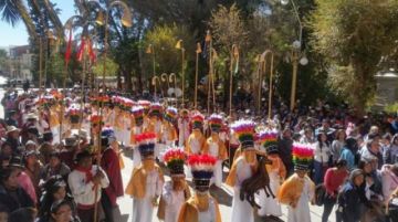 Los cornetas, caballitos y silpuris en Corpus Christi de Tupiza. Foto de Manuel Mendoza Villena.