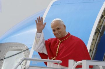 El Papa inicia su visita a España agradeciéndole su compromiso activo con la paz