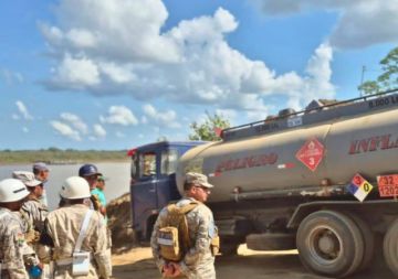 Beni: Armada ayuda en garantizar el paso vehicular en el cruce del río Mamoré