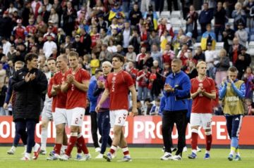 El danés Christian Eriksen vuelve a desplomarse en pleno partido