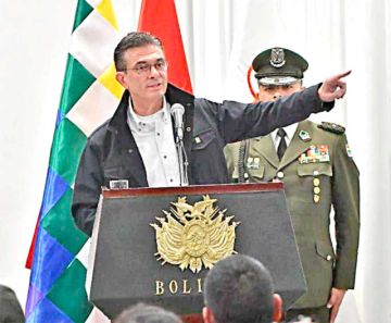 Van 40 días de conflicto y 7 meses de Paz en el poder