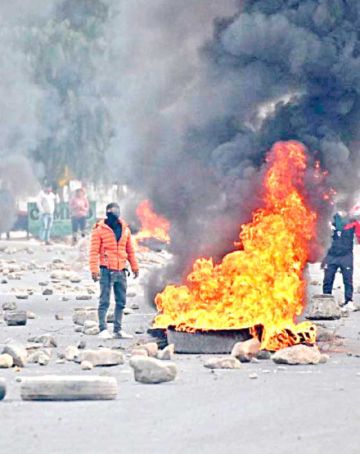 Frenan toma del puente Khora en Vinto