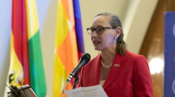 Debra Hevia deja el cargo de jefa de misión de la Embajada de EEUU; asume Erik Martini