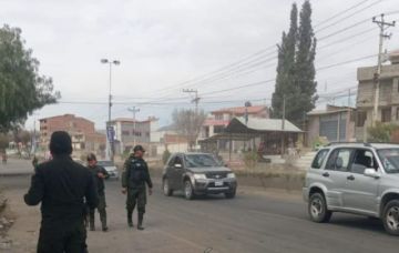 Cochabamba: Policía interviene en Huayllani y desactiva bloqueo en la ruta a Sacaba
